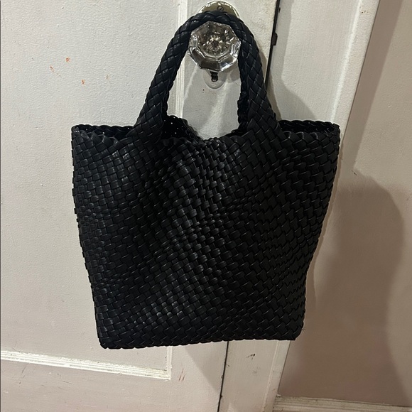 Elegant Black Woven Tote Bag with wristlet - Picture 3 of 8